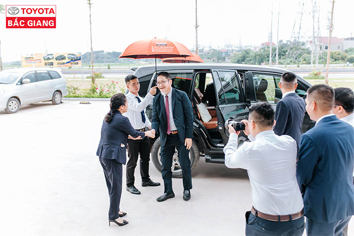 Ban lãnh đạo cấp cao công ty ô tô Toyota Việt Nam đến thăm và làm việc tại Toyota Bắc Giang