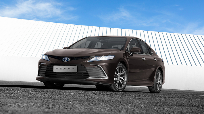 Đánh giá chi tiết Toyota Camry Hybrid 2022