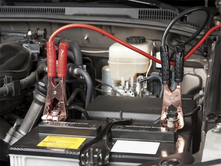 Bình ắc quy ô tô bị nóng, nguyên nhân và cách khắc phục