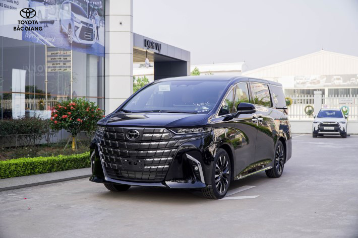 xe-toyota-hybrid-dong-loat-giam-gia-sau-3