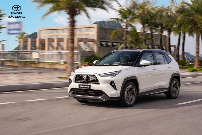 xe-toyota-hybrid-dong-loat-giam-gia-sau-4