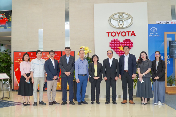 Toyota-bac-giang-don-tiep-blđ-toyota-viet-nam-1