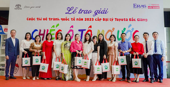Trao giải cuộc thi vẽ tranh Chiếc ô tô mơ ước 2023 cấp Đại lý Toyota Bắc Giang