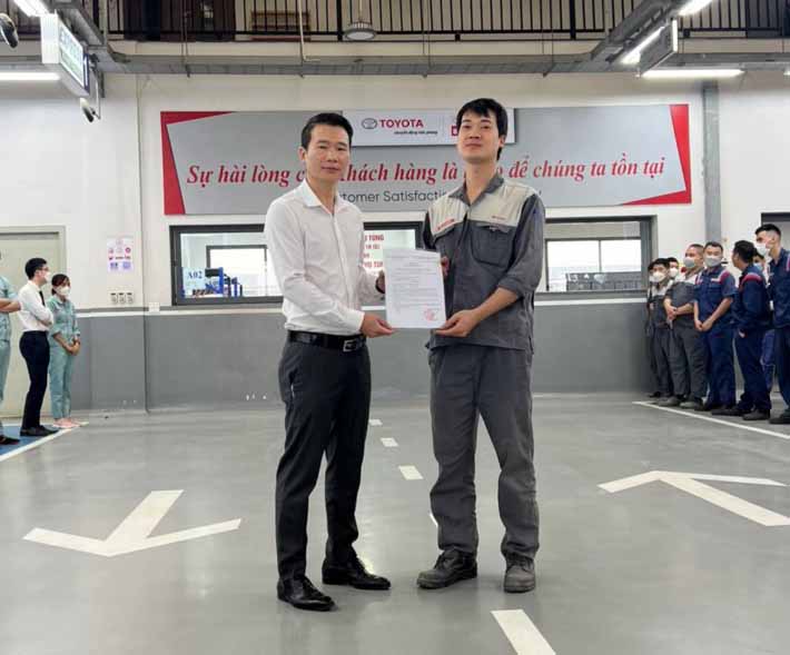 Toyota Bắc Giang trao quyết định bổ nhiệm cán bộ xưởng Dịch vụ