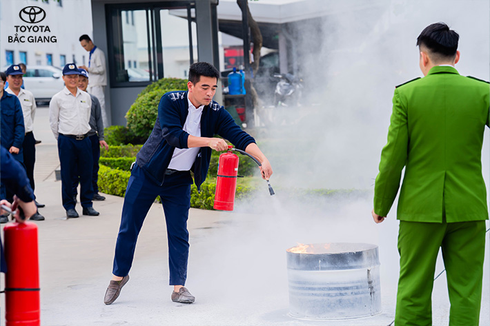 toyota-bac-giang-to-chuc-tap-huan-phong-chay-chua-chay-2