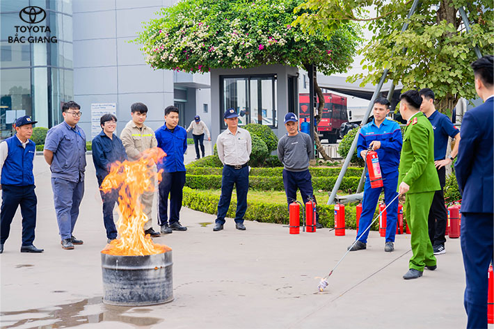toyota-bac-giang-to-chuc-tap-huan-phong-chay-chua-chay-4