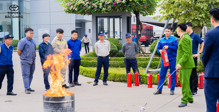 TOYOTA BẮC GIANG TỔ CHỨC TẬP HUẤN VÀ DIỄN TẬP PHÒNG CHÁY CHỮA CHÁY, CỨU NẠN CỨU HỘ