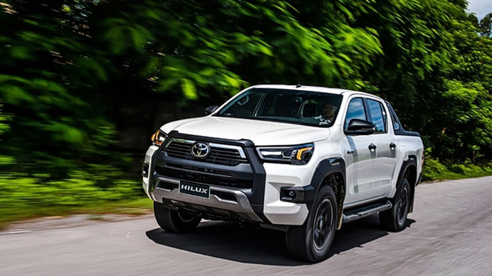 Toyota Hilux 2024 dự kiến trở lại với giá chỉ từ 668 triệu