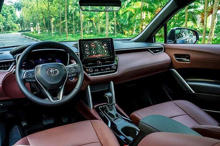 Người dùng đánh giá Xe Toyota Corolla Cross 1.8HV - công nghệ xe sang giá mềm