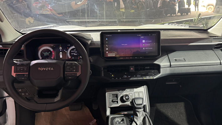 toyota-hilux-chinh-thuc-ra-mat-2