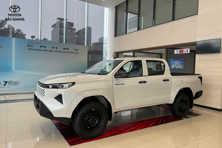 toyota-hilux-dan-dau-phan-khuc-ban-tai-thang-6-2026-4