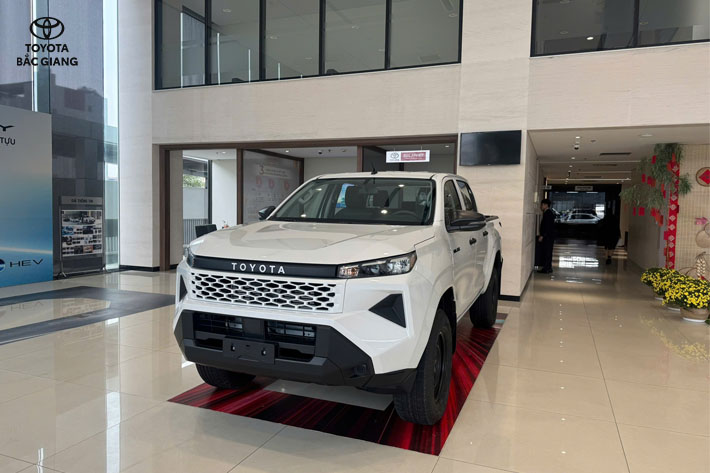 toyota-hilux-dan-dau-phan-khuc-ban-tai-thang-6-2026-2