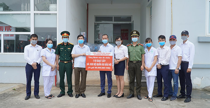 Toyota Việt Nam hỗ trợ trang thiết bị y tế phòng chống dịch bệnh COVID-19 cho tỉnh Vĩnh Phúc 