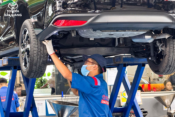 ap-suat-lop-xe-toyota-cach-doc-thong-so-bom-lop-dung-chuan-1