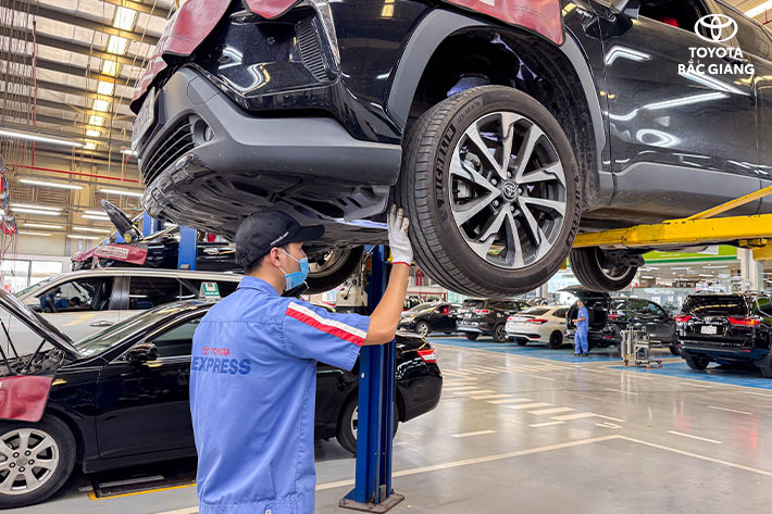 ap-suat-lop-xe-toyota-cach-doc-thong-so-bom-lop-dung-chuan-2