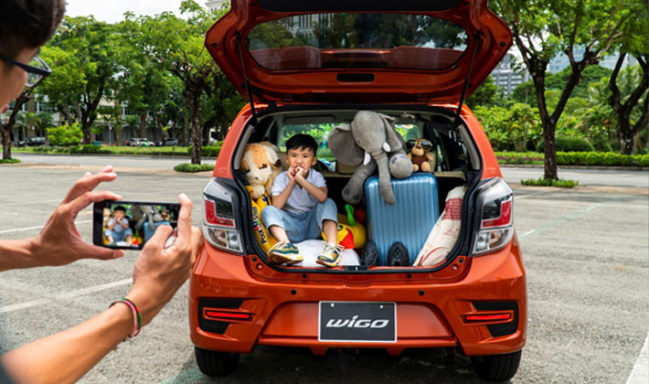 Sắm chiếc xe đầu đời là Toyota Wigo: Vợ ưng, chồng thuận, cả nhà đều vui