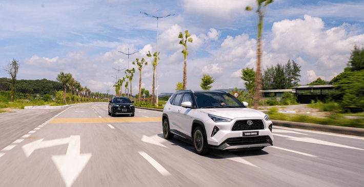 gia-lan-banh-yaris-cross-theo-khu-vuc