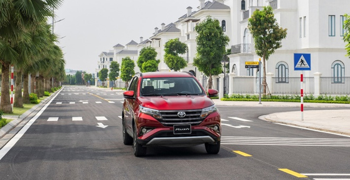 Toyota Rush 2021 nâng cấp hệ thống giải trí, tặng bảo hiểm 8,7 triệu